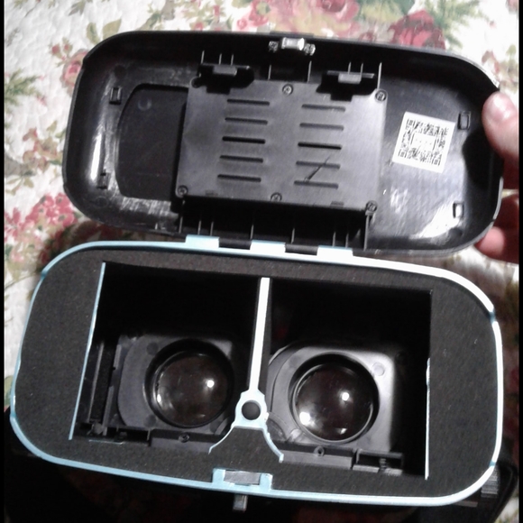 VR headset - Picture 3 of 4